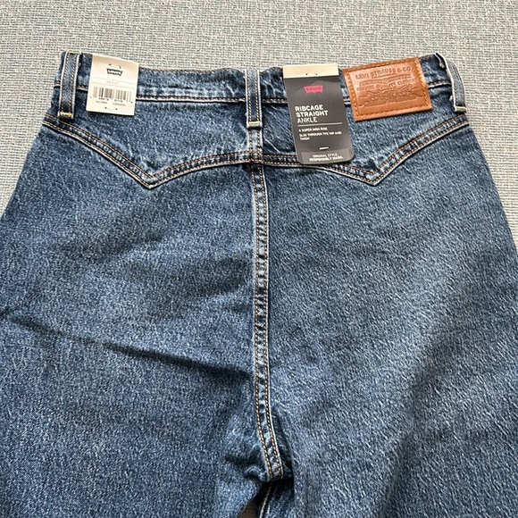 New with Tags! Levi’s Ribcage Angle Straight Size 28x27! - Picture 4 of 5
